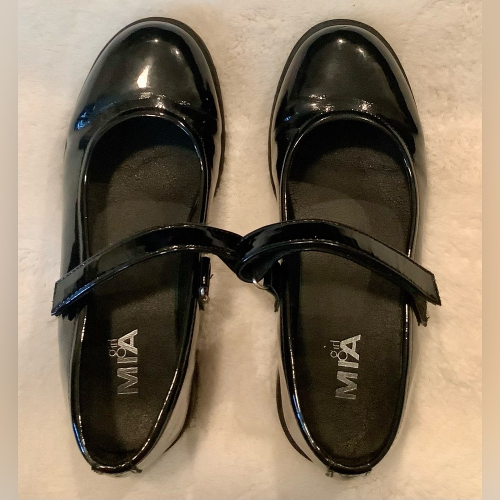 MIA girl Glossy Black low heel dress shoes